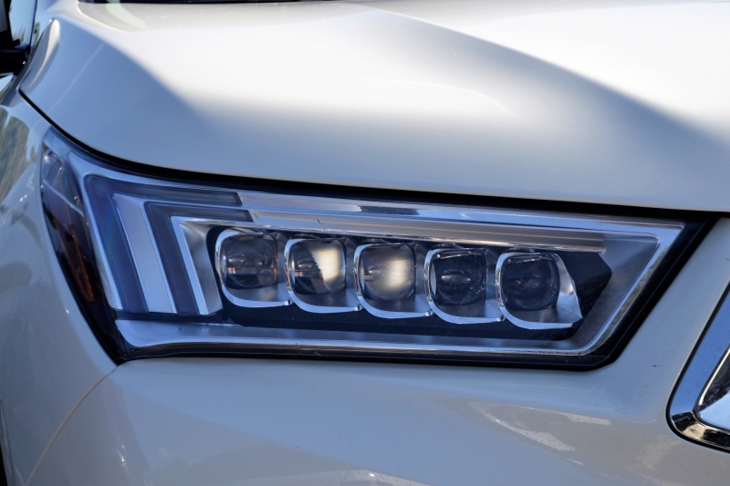 automobile-CANNES-min_acura-headlamp-2834131